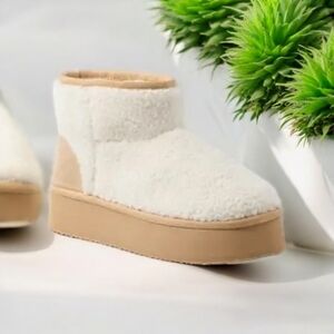 NEW!! - AMERICAN EAGLE Cozy Platform Booties - SIZE 8